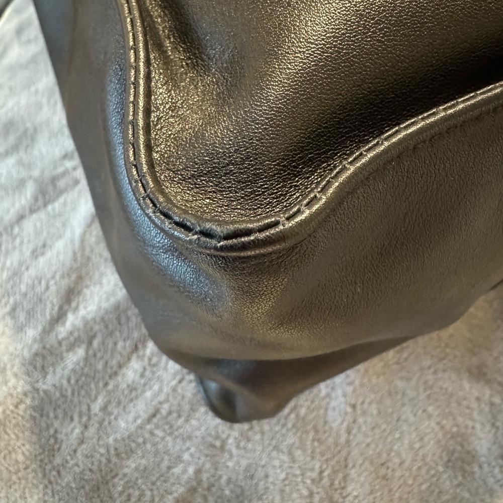 Chanel Black Lambskin Leather Women's Bag/Tote with COA. Excellent Condition! - Picture 3 of 16